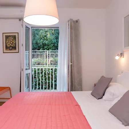 Guest house Lile 1 *